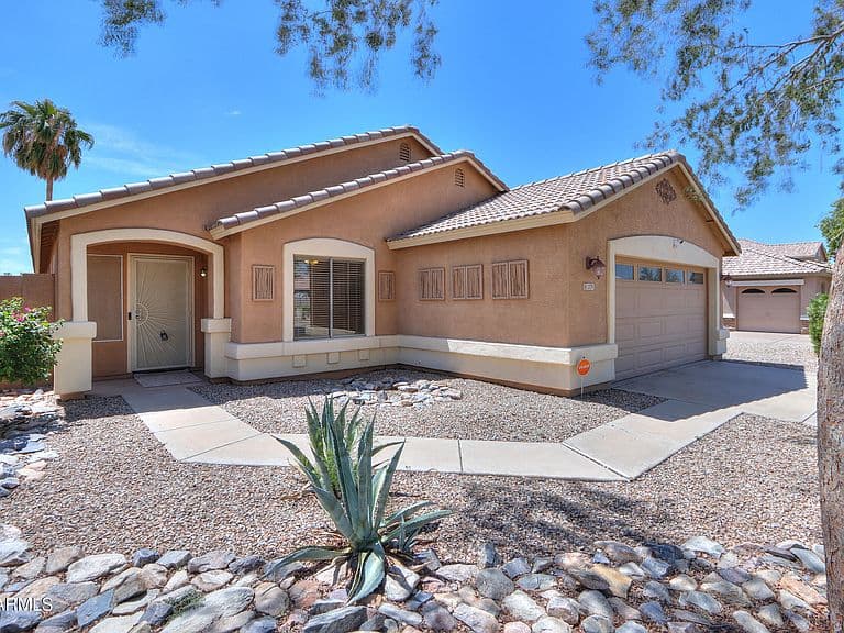 1579 E EAGLE Court photo 2