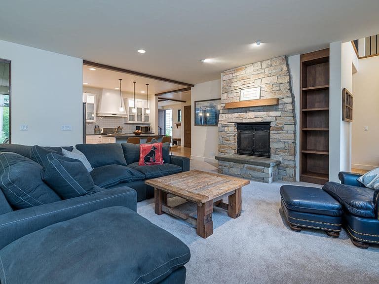 1051 Triumph Dr photo 4
