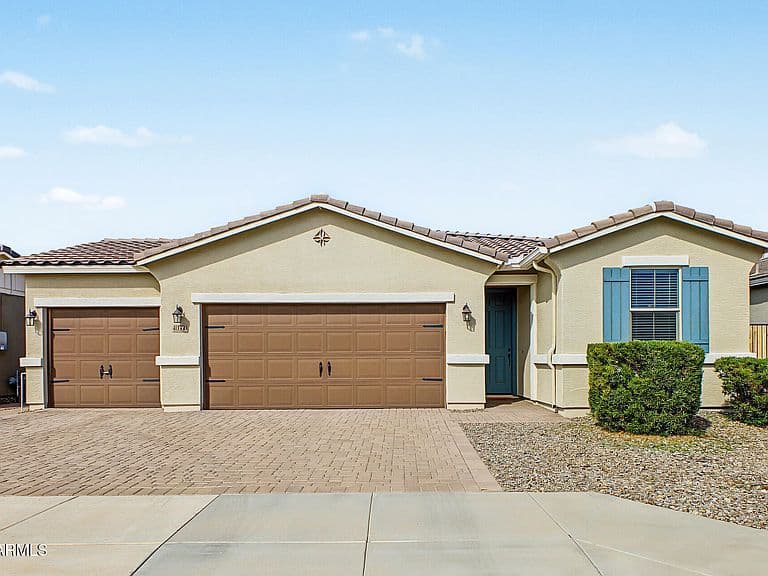 40550 W HALEY Drive photo 1