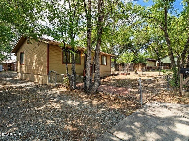 622 Ruth St photo 4