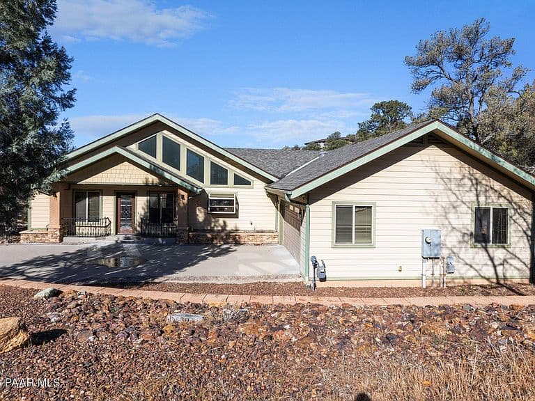 1284 McDonald Dr photo 2