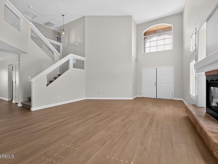 684 E MAYFIELD Drive photo 3