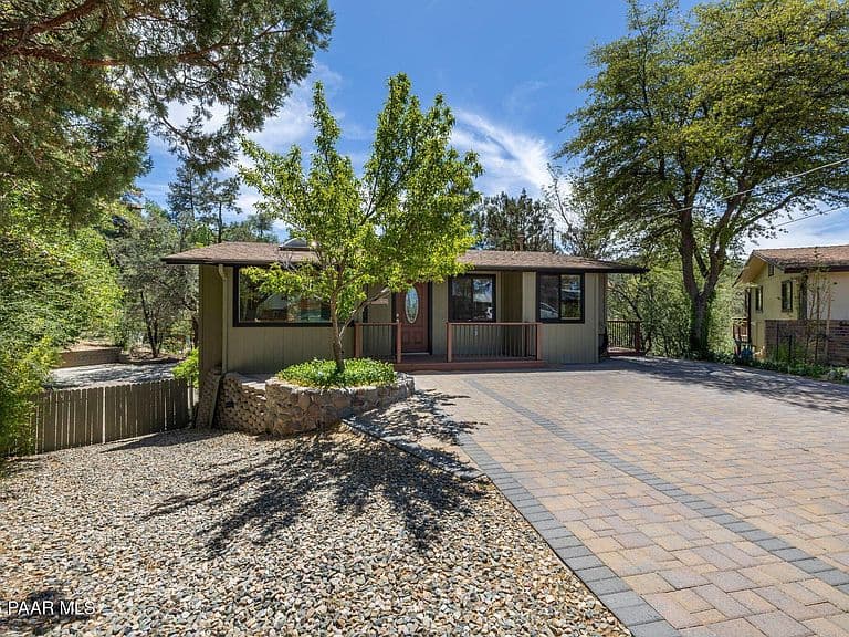 2087 W Redwood Way photo 2