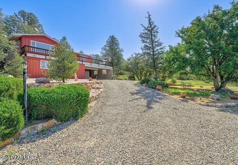 2905 N Williamson Valley Rd photo 4