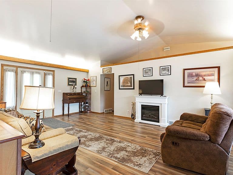 23588 Mullan Rd photo 5