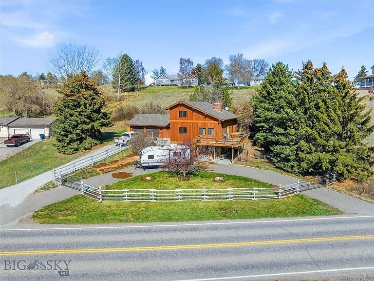 8685 Churchill Rd photo 1
