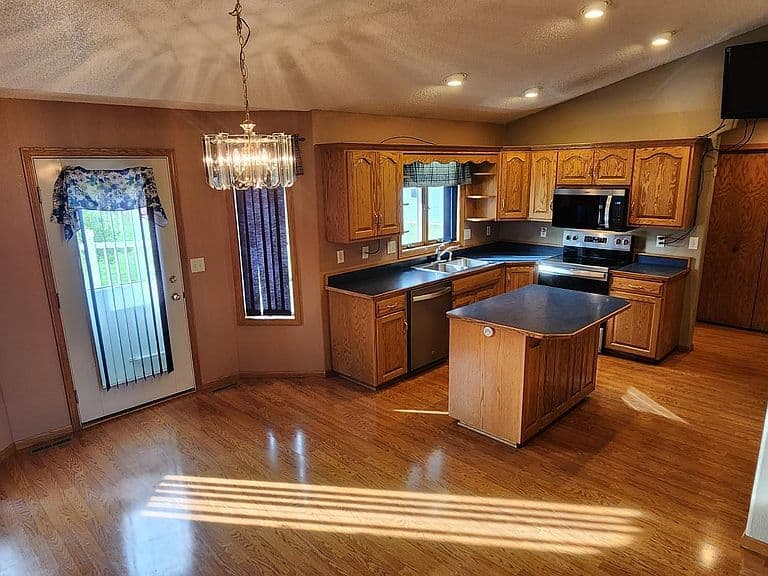 7114 Hightop Ln photo 3