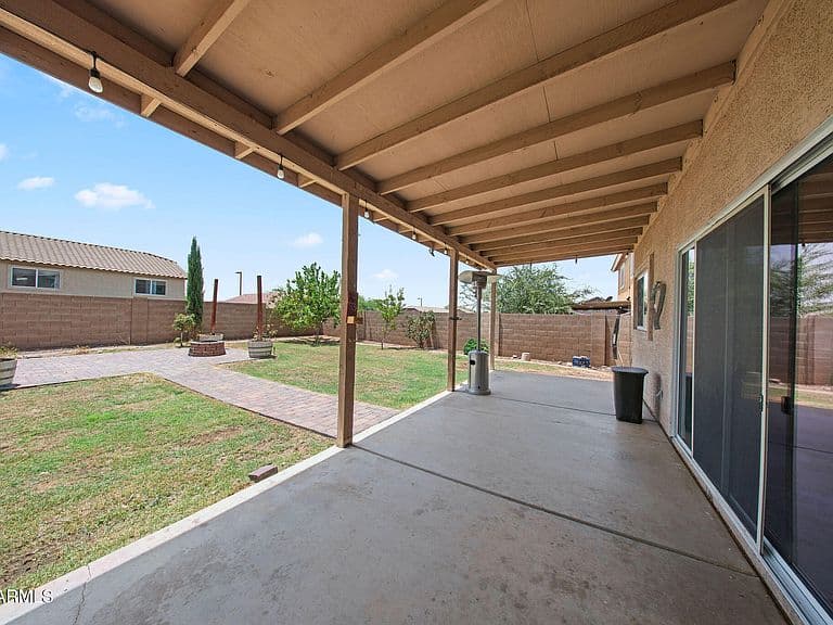 22981 W SOLANO Drive photo 4
