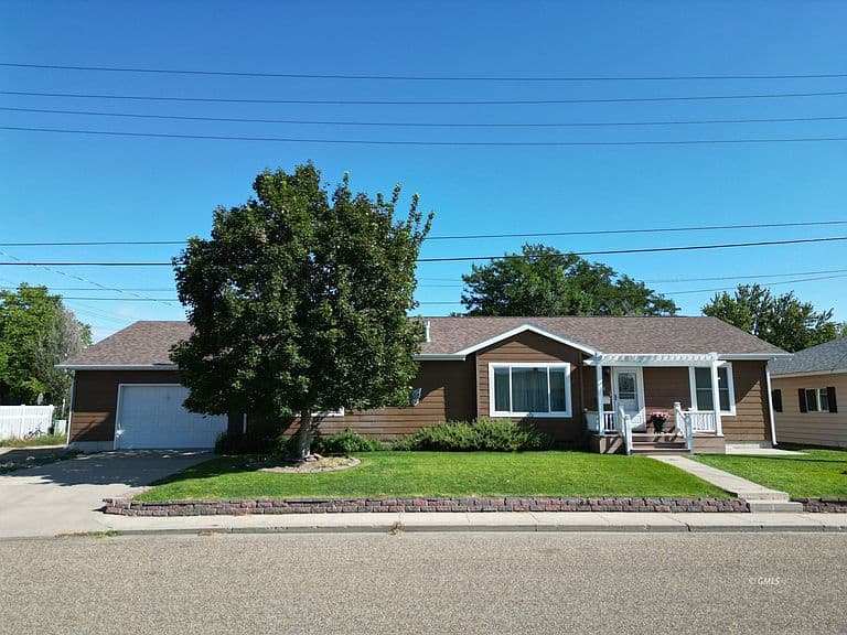 210 Clay St photo 1