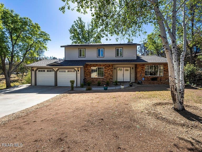 607 Mockingbird Ct photo 1