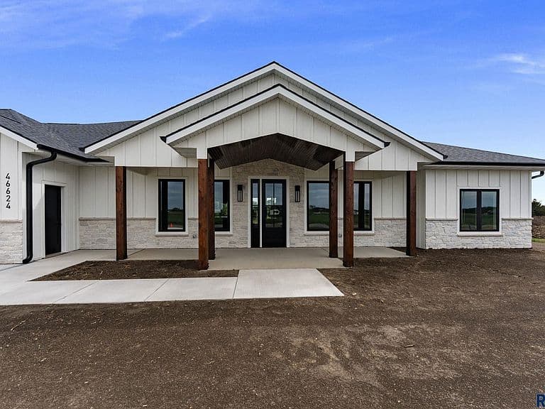 46624 Prairie Dr photo 2