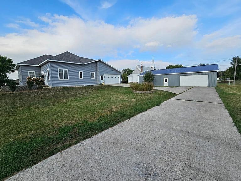 205 1st St N photo 2
