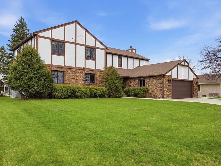 171 N Woodcrest Dr N photo 2