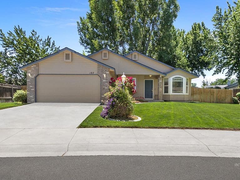 187 W Chrisfield Dr photo 1