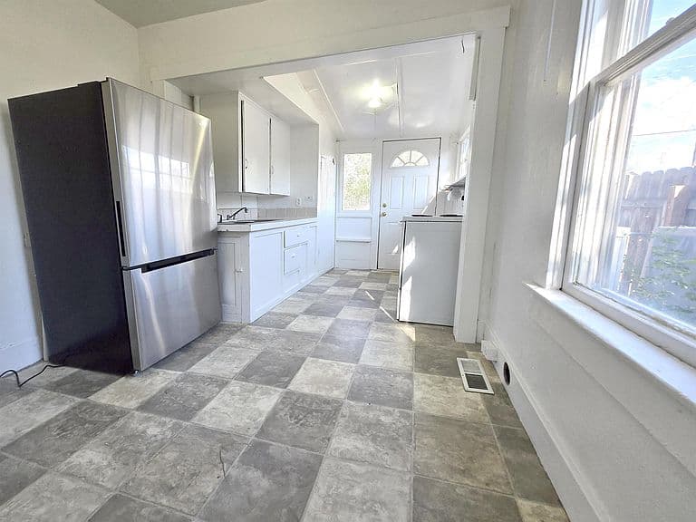 194 Jackson St photo 5