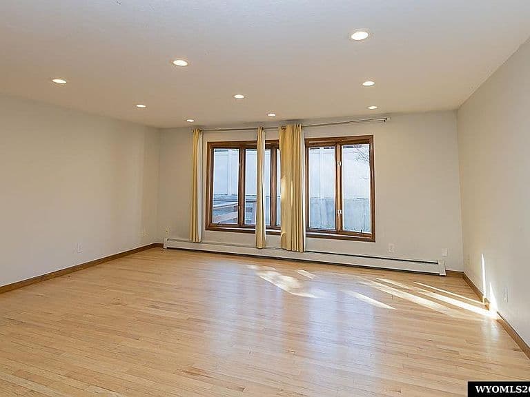 321 Jade St photo 3
