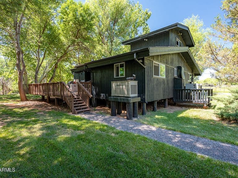 1420 N PAGE SPRINGS Road photo 5
