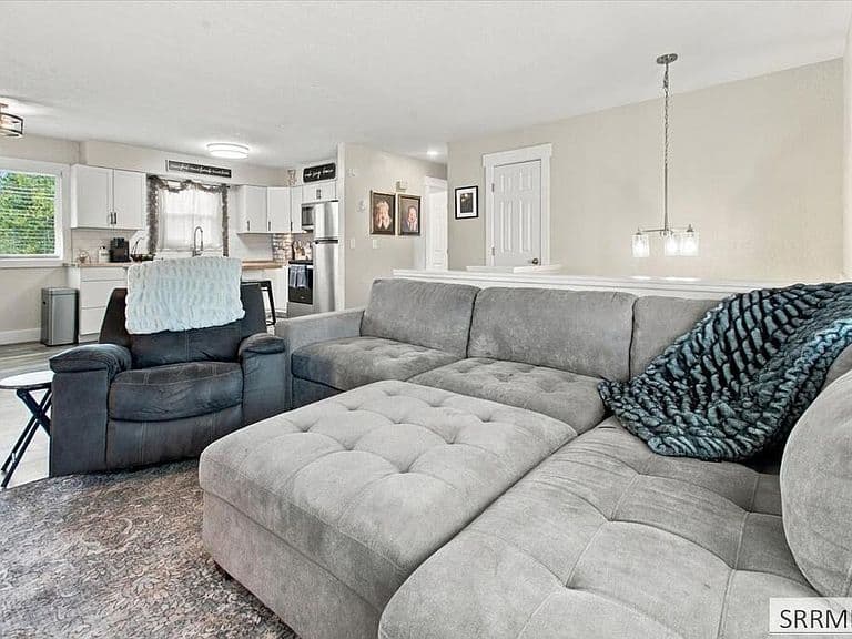 3360 E Circle South Dr photo 4