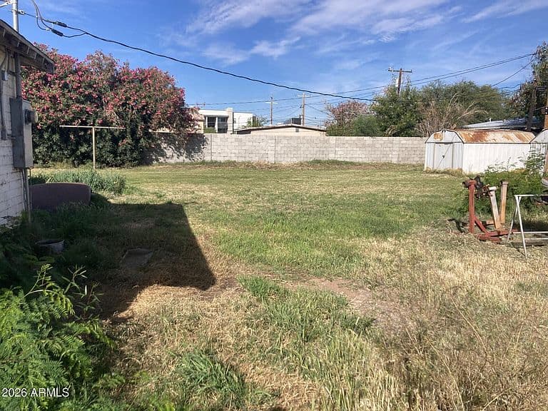 3722 E TAYLOR Street photo 2