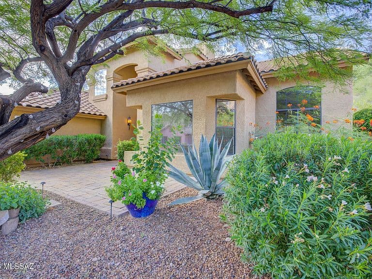 1611 E Sonoran Desert Dr photo 2