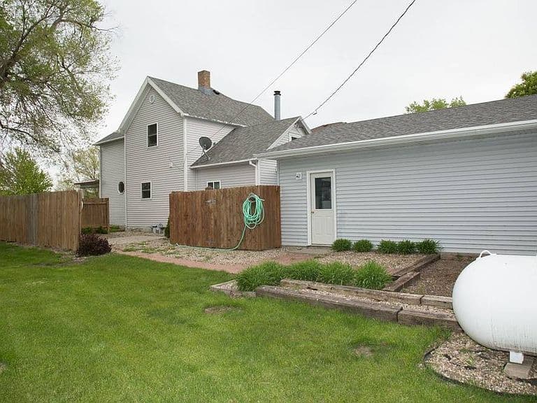1309 Main Ave photo 4