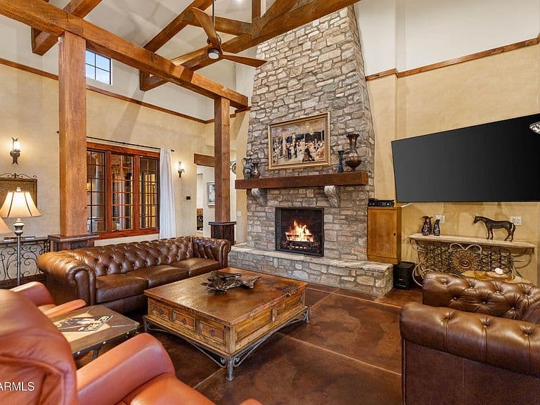 90 BRONCO Drive photo 3