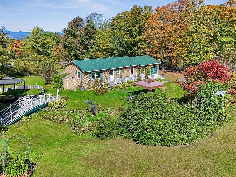 3081 Perry Hill Road photo 1