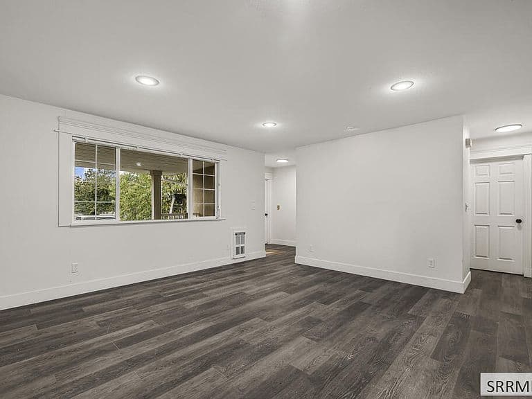 273 Brent Way photo 3