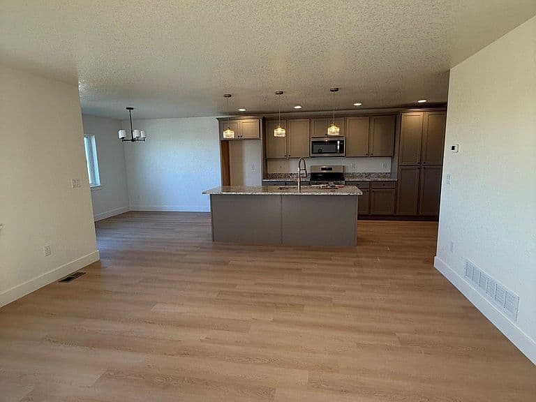 2065 Heathrow Ave photo 3