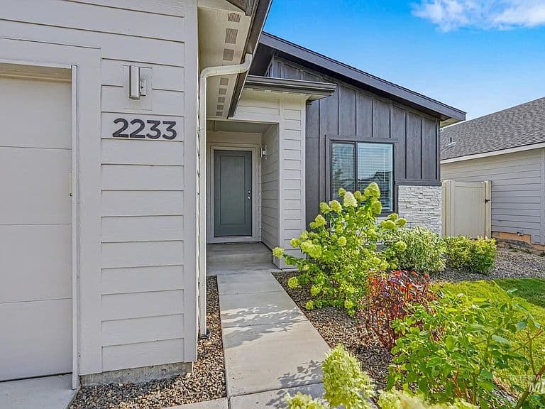 2233 W Trout Lily St photo 3
