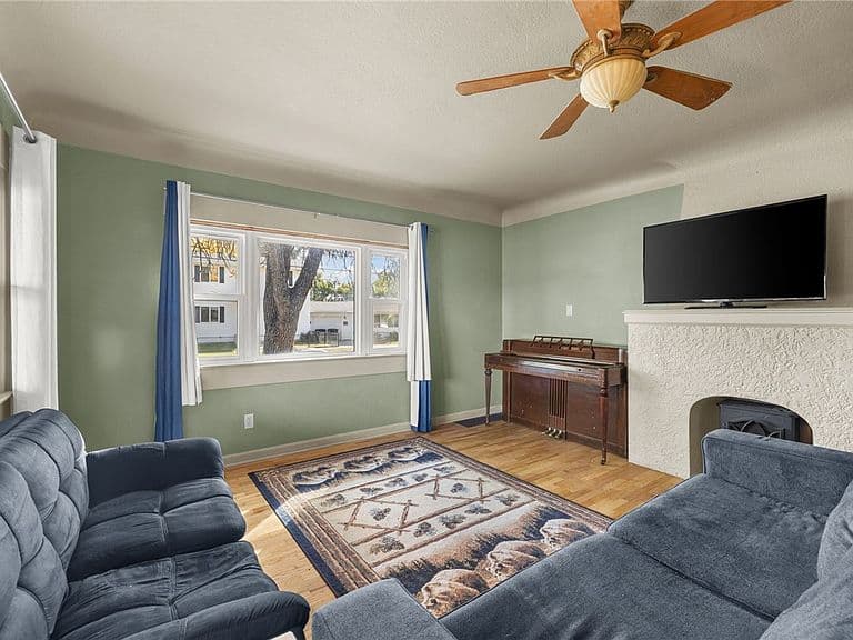 502 Custer Ave photo 5