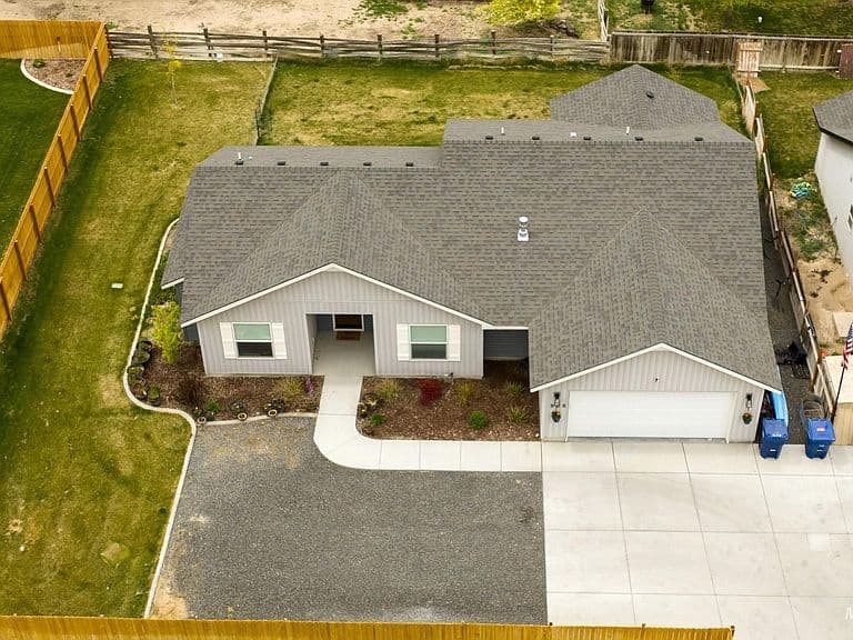 808 Adell Ave photo 3