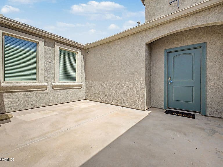 29981 W Earll Drive photo 3