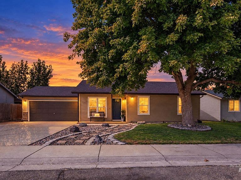 3729 S Peoria Way photo 1