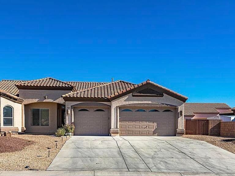 3882 Surrey Hills Ln photo 1