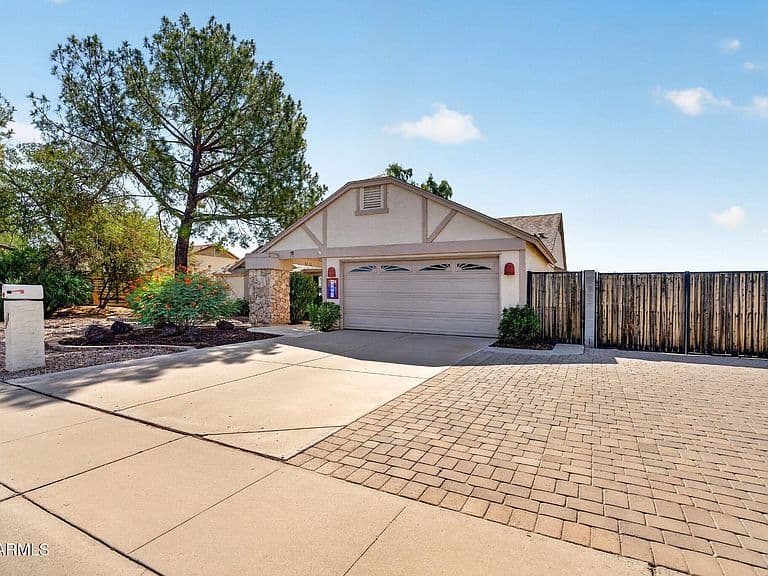 705 W Alamo Drive photo 4
