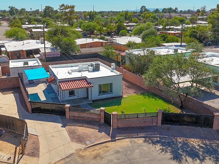 4144 E Desert Pl photo 1