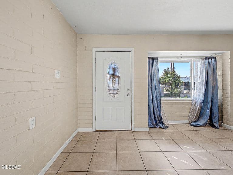 2126 E Hidalgo Vis photo 4