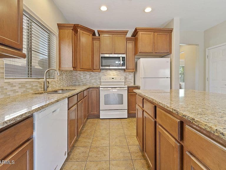 428 N CITRUS Lane photo 3