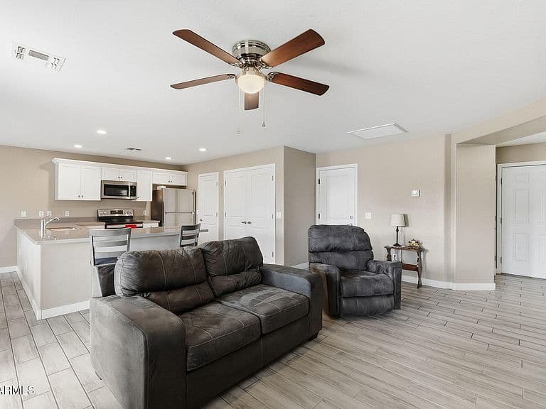 9325 W CONCORDIA Drive photo 5