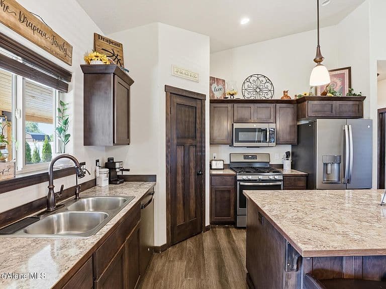 854 W Ashworth Ln photo 5