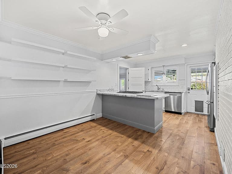 601 Ivy St photo 4