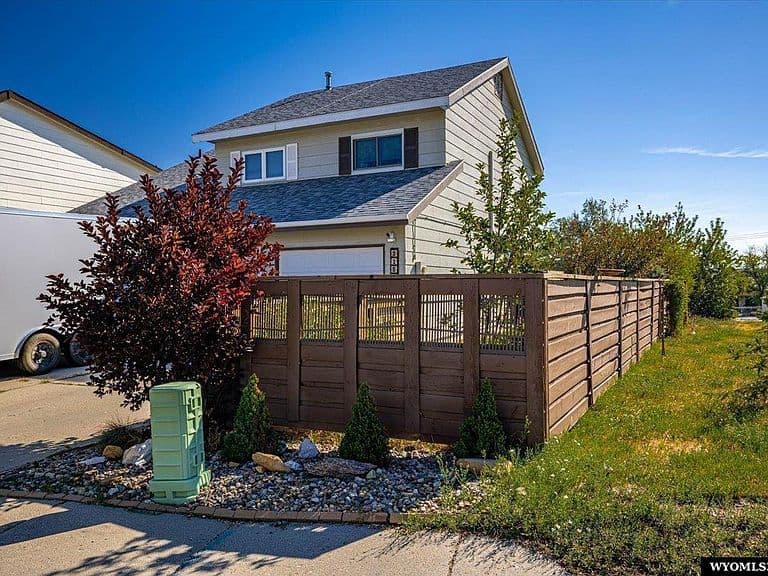 2155 Frances St photo 4