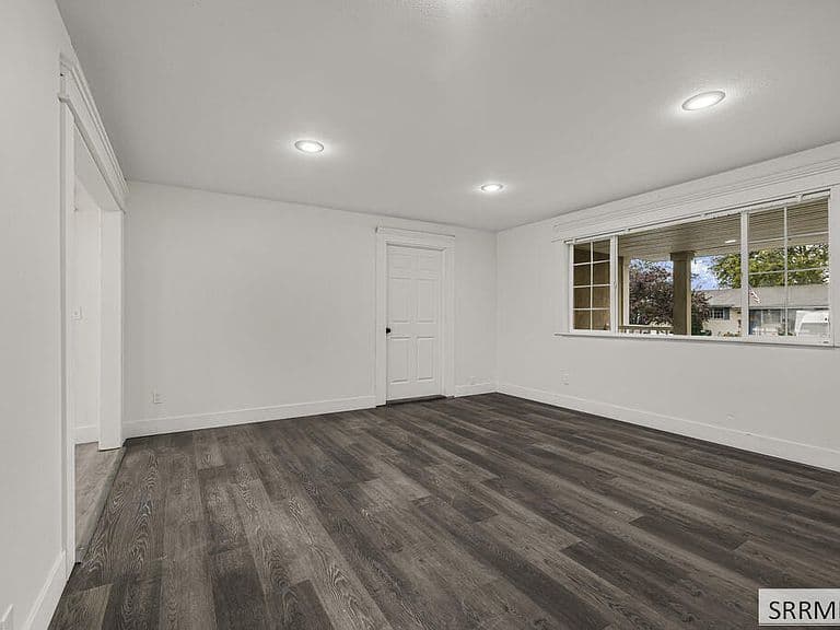 273 Brent Way photo 2