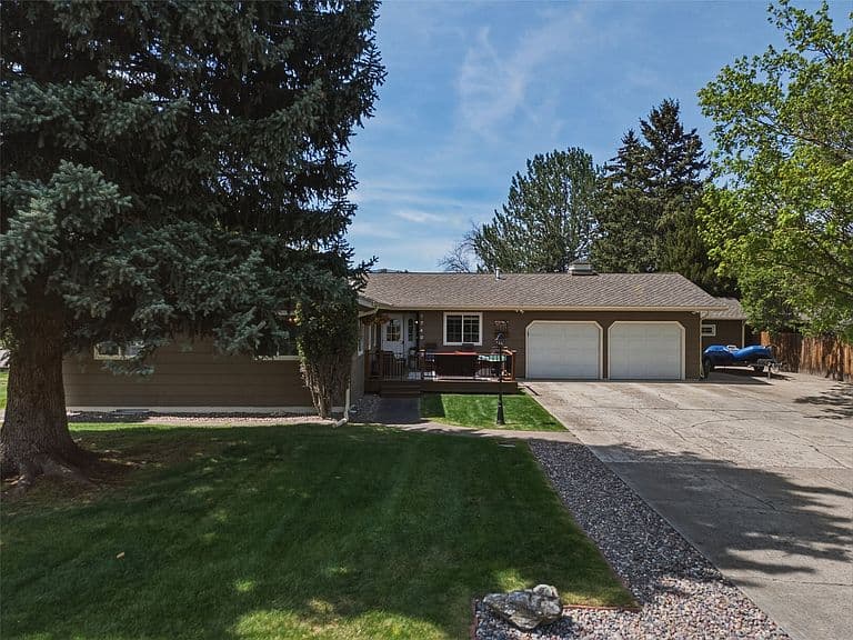 1740 Arlington Dr photo 3