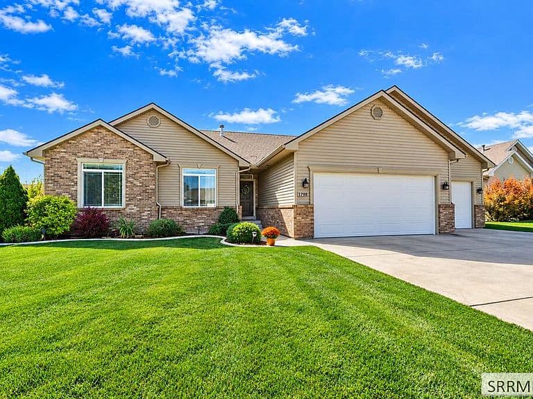 1798 Sunny Pine Way photo 3