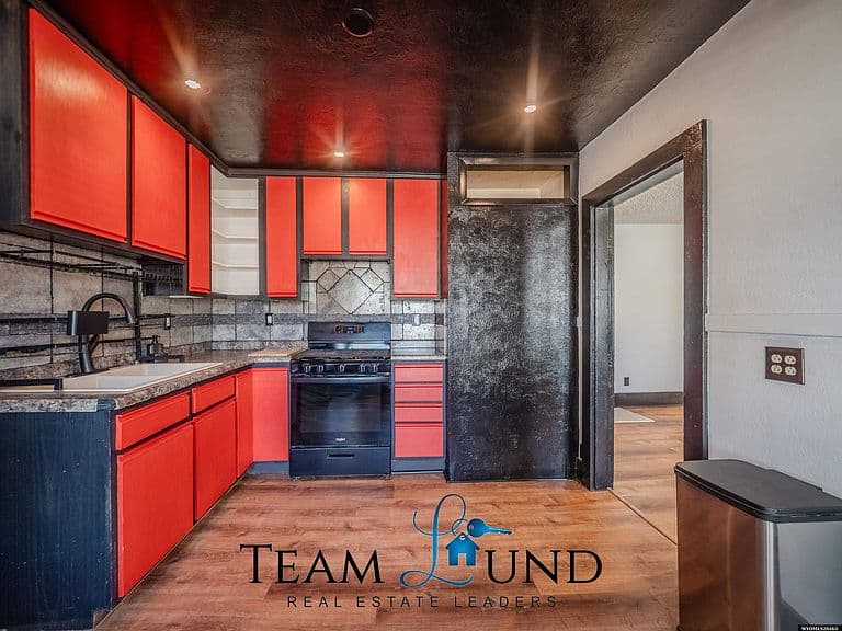 1203 S Washington St photo 3