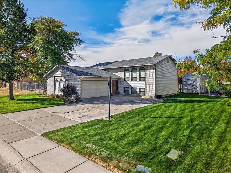 5992 Moses St photo 1