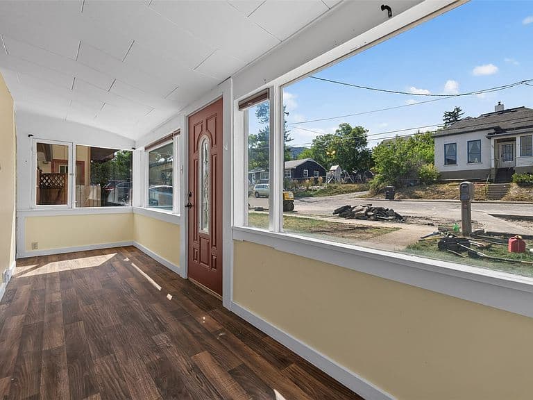 326 Pine St photo 3