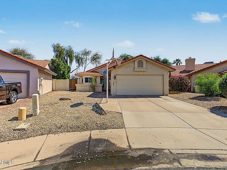 1081 N WILLOW Street photo 2